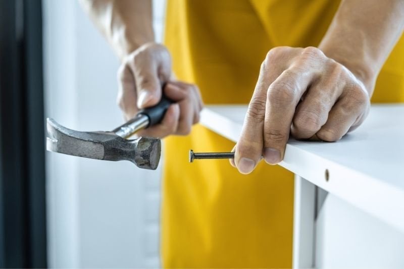 Evde Çivi Çakmanın Pratik Yolları