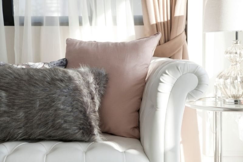 evde kırlent dekorasyonu