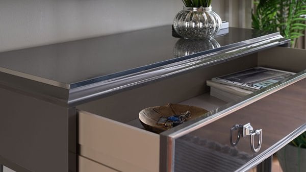 Gravita Dresuar Ve Ayna